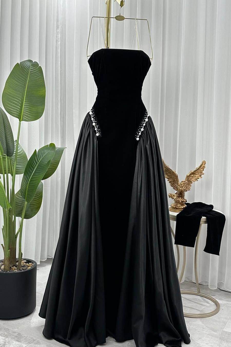 Black Strapless Sleeveless Long Formal Dress With Pleated Beading