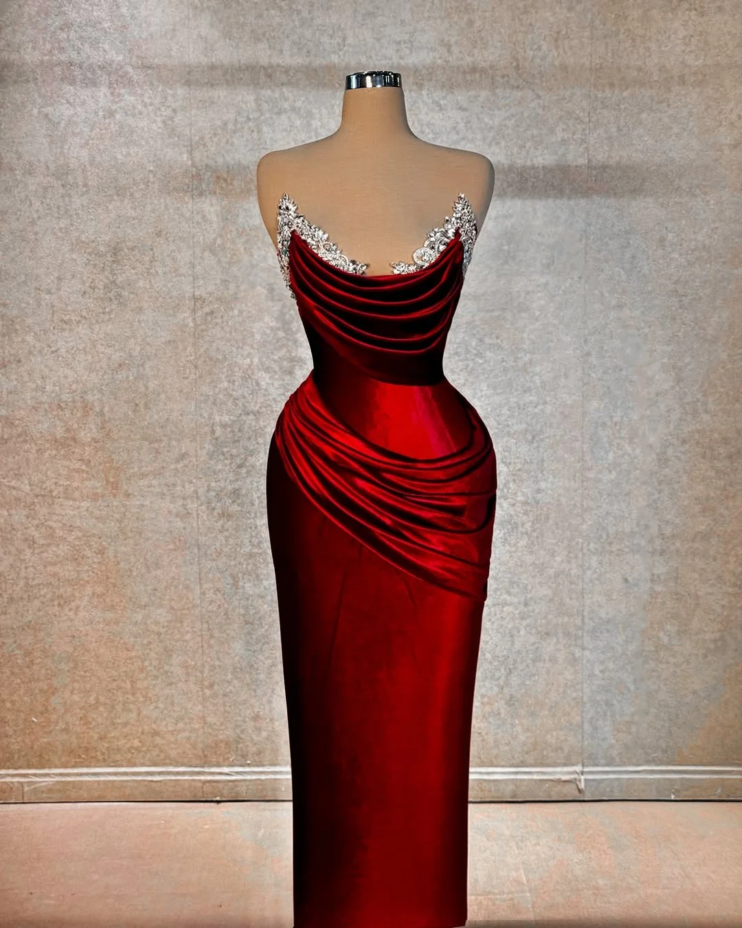 Chic Strapless Sleeveless Long Formal Dress With Beading Pleated