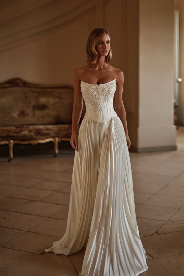 Strapless Sleeveless Long Formal Dress With Appliques Pleated