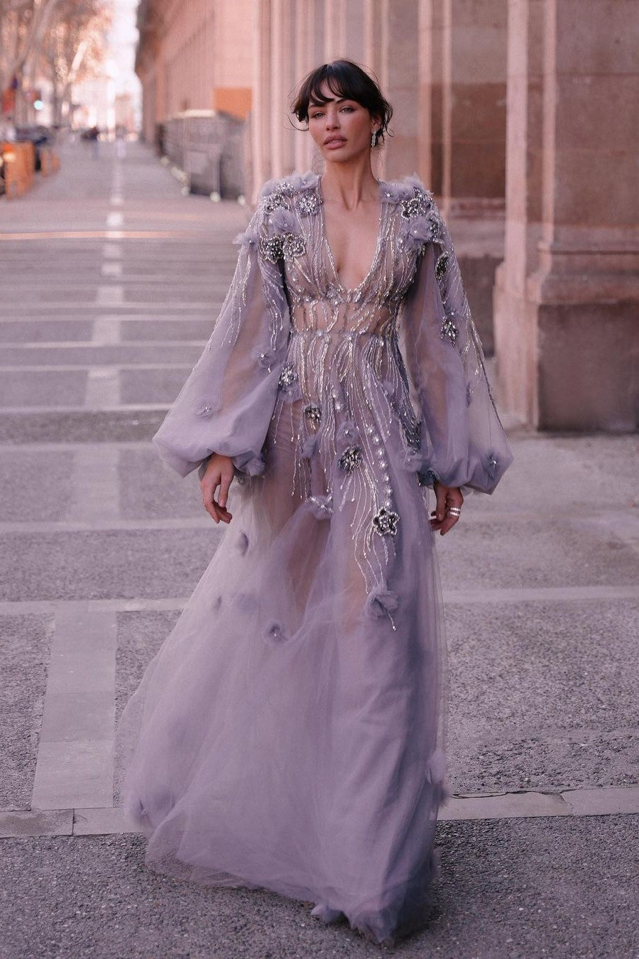 Chic Tulle Long Sleeves Deep V Neck Beadings Long Formal Dress With Appliques