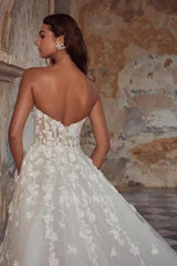 A-Line Sweetheart Floor-Length Strapless Tulle Wedding Dresses with Appliques