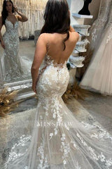 Amazing Column Tulle Lace Spaghetti Straps Sleeveless Ivory Wedding Dress With Appliques