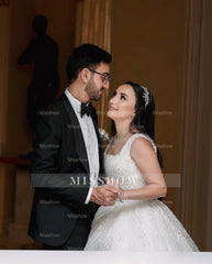 Beautiful Long Ivory A-line Sleeveless Beading Wedding Dress With Lace