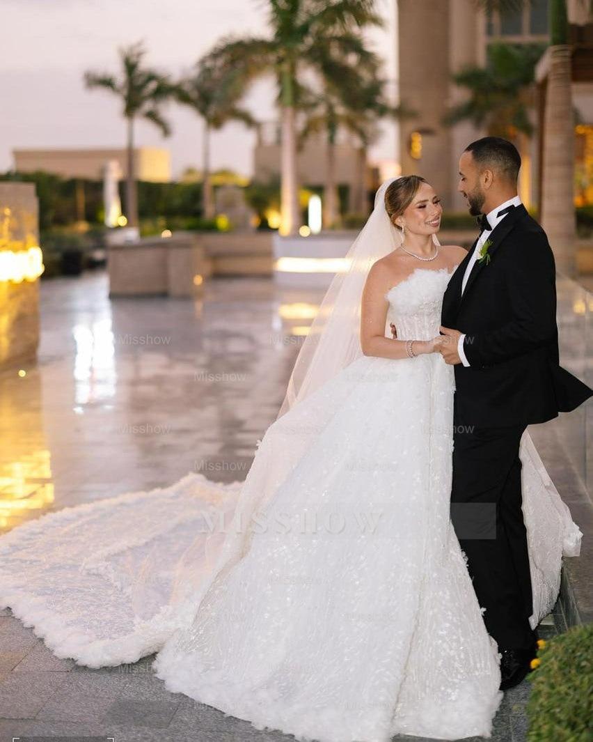 Beautiful White Strapless Beaded Ball Gown Sleeveless Cathedral Train Tulle Wedding Dresses With Appliques