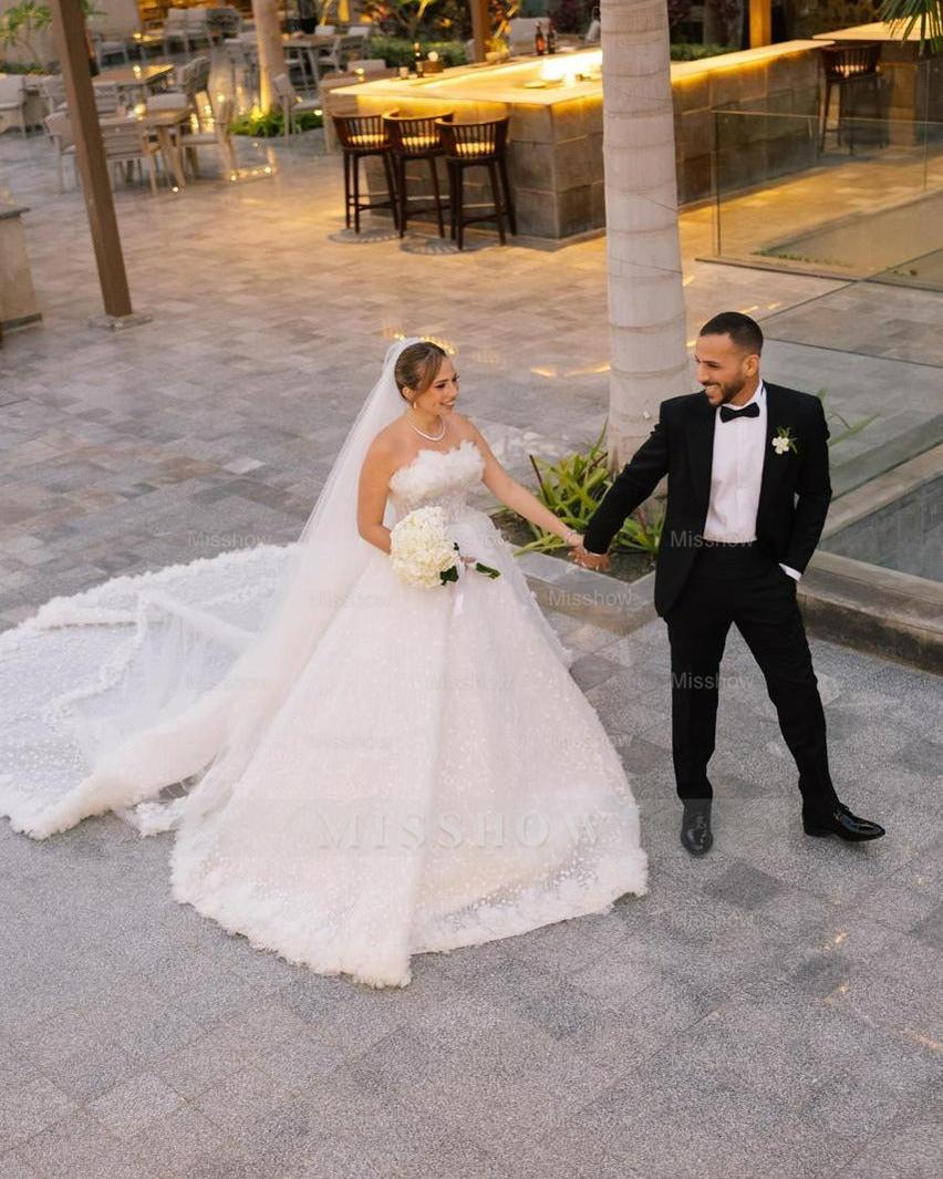 Beautiful White Strapless Beaded Ball Gown Sleeveless Cathedral Train Tulle Wedding Dresses With Appliques