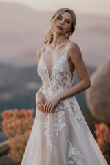 Beautiful White V-Neck Spaghetti Strap A-Line Sleeveless Tulle Wedding Dresses With Appliques