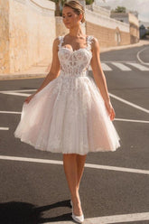 Beauty White Sweetheart Sleeveless A-line Wedding Dress with Appliques