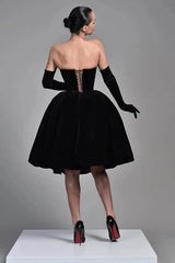 Black Velvet Strapless Corset Cocktail Dress Crystal Floral Applique Lace-Up Back A-Line Mini Gown Old Hollywood Glamour