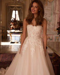 Champagne Tulle A-Line Wedding Dress Strapless Sweetheart Floral Lace Appliqué Cathedral Train Bridal Gown