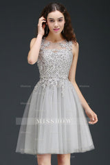 Charming A-Line Scoop Sleeveless Appliques Lace Short Bridesmaid Dresses