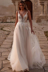 Charming Ivory A-Line Spaghetti Strap V-Neck Lace Sleeveless Long Tulle Wedding Dresses With Appliques