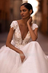 Charming White A-Line V-Neck Cap Sleeve Backless Sweep Train Tulle Wedding Dresses With Appliques