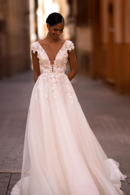 Charming White A-Line V-Neck Cap Sleeve Backless Sweep Train Tulle Wedding Dresses With Appliques