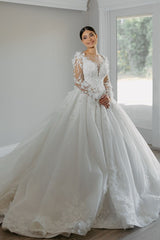 Charming White Ball Gown V-Neck Long Sleeves Cathedral Train Lace Wedding Dresses With Appliques