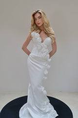 Charming White Mermaid Sweetheart Sleeveless Long Satin Wedding Dresses With Handmade Flowers