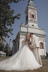 Charming White Sweetheart Ball Gown Beaded Sleeveless Cathedral Train Tulle Wedding Dresses
