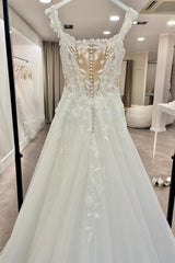 Charming White Sweetheart Spaghetti Strap A-Line Sequined Sleeveless Court Train Tulle Wedding Dresses With Appliques