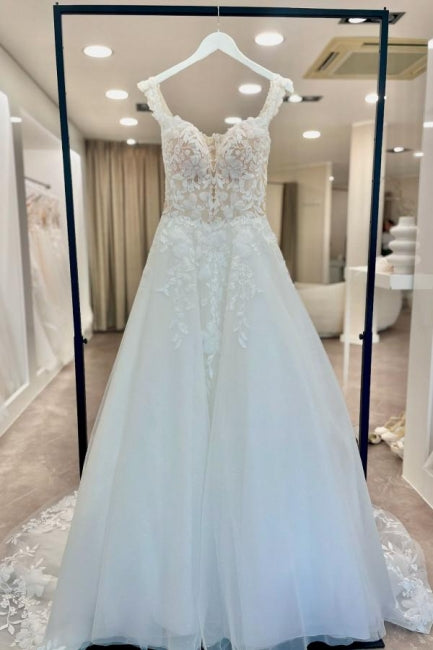 Charming White Sweetheart Spaghetti Strap A-Line Sequined Sleeveless Court Train Tulle Wedding Dresses With Appliques