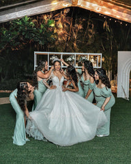 Charming White V-Neck Ball Gown Long Sleeves Sequined Long Tulle Wedding Dresses With Appliques