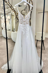 Charming White V-Neck Spaghetti Strap A-Line Sleeveless Lace Sequined Long Tulle Wedding Dresses With Appliques