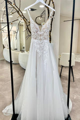 Charming White V-Neck Spaghetti Strap A-Line Sleeveless Lace Sequined Long Tulle Wedding Dresses With Appliques