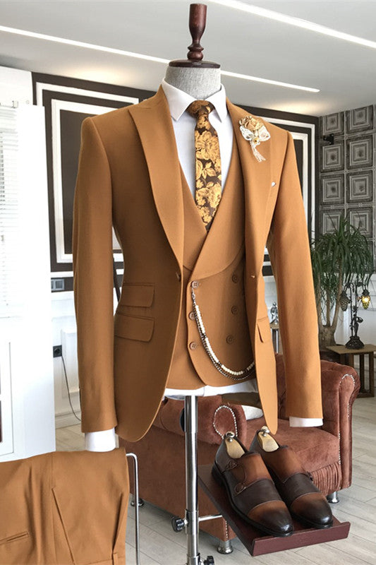 Chic Light Khaki Three-Piece Peaked Lapel Prom Suit
