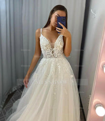 Chic Long Ivory A-line V-neck Tulle Sleeveless Wedding Dress With Lace