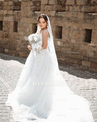 Chic Long White A-line Spaghetti Straps Lace Sleeveless Wedding Dress