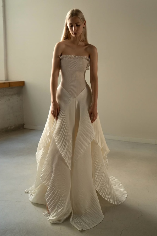 Chic Strapless Sleeveless Long Formal Dress With Ruffles Pleated