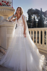Chic White A-Line Spaghetti Strap V-Neck Cap Sleeves Long Tulle Wedding Dresses With Appliques