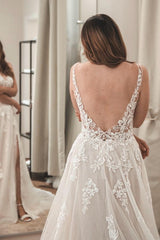 Chic White A-Line Spaghetti Strap V-Neck Sleeveless Long Tulle Split Front Wedding Dresses With Appliques