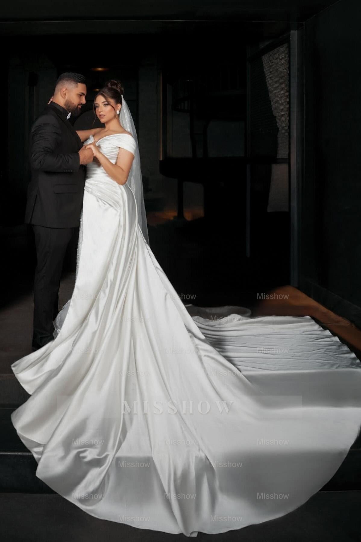Chic White Mermaid Sweetheart One-Shoulder Sleeveless Sequined Lace Panel Train Satin Wedding Dresses With Appliques
