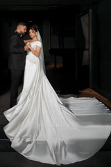 Chic White Mermaid Sweetheart One-Shoulder Sleeveless Sequined Lace Panel Train Satin Wedding Dresses With Appliques