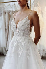 Chic White Spaghetti Strap Sleeveless Beaded Cathedral Train Lace Long Tulle Wedding Dresses