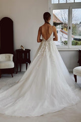 Chic White Spaghetti Strap Sleeveless Beaded Cathedral Train Lace Long Tulle Wedding Dresses