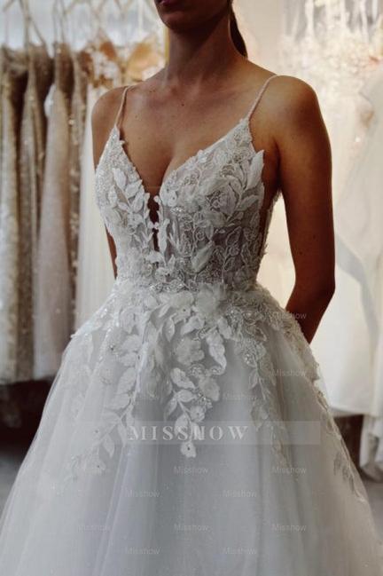 Chic White Spaghetti Strap Sleeveless Beaded Cathedral Train Lace Long Tulle Wedding Dresses