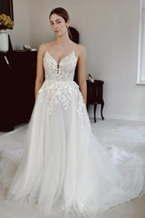 Chic White Spaghetti Strap Sleeveless Beaded Cathedral Train Lace Long Tulle Wedding Dresses