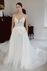 Chic White Spaghetti Strap Sleeveless Beaded Cathedral Train Lace Long Tulle Wedding Dresses