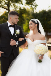 Chic White Sweetheart Ball Gown Off-The-Shoulder Beaded Sleeveless Long Tulle Wedding Dresses