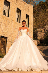 Chic White Sweetheart Ball Gown Sleeveless Floor-Length Satin Wedding Dress With Lace