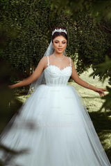 Chic White Sweetheart Spaghetti Strap Sleeveless Ball Gown Tulle Wedding Dresses With Pearls And Appliques