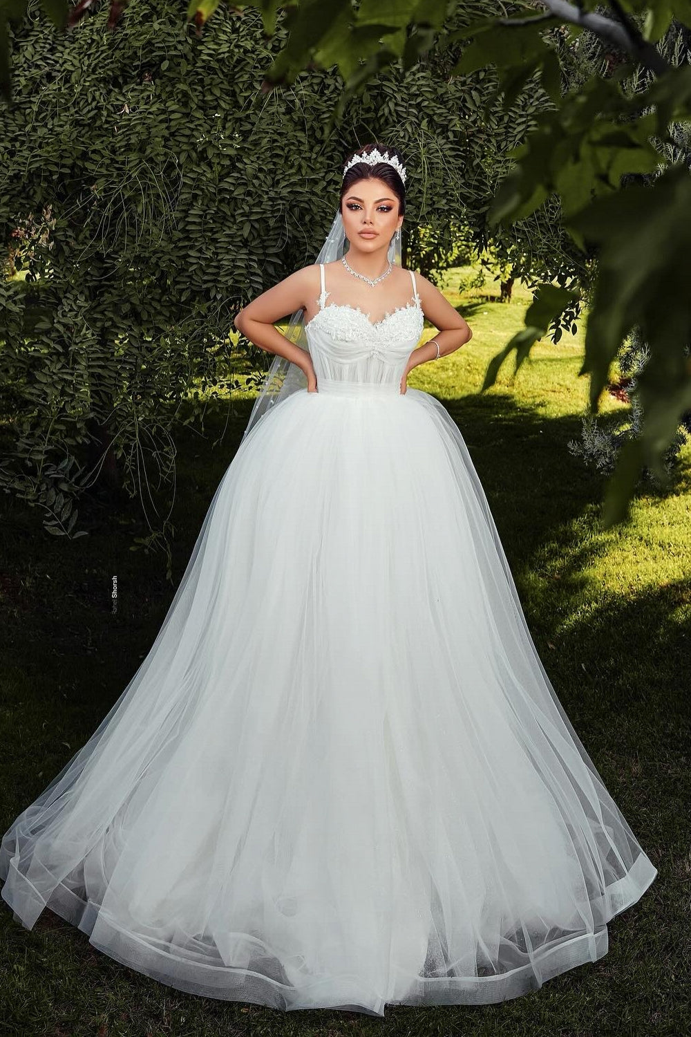 Chic White Sweetheart Spaghetti Strap Sleeveless Ball Gown Tulle Wedding Dresses With Pearls And Appliques