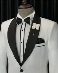 Chic White Three-Piece Slim Fit Groom's Wedding Ensemble