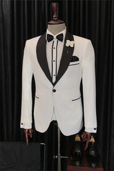 Chic White Three-Piece Slim Fit Groom's Wedding Ensemble
