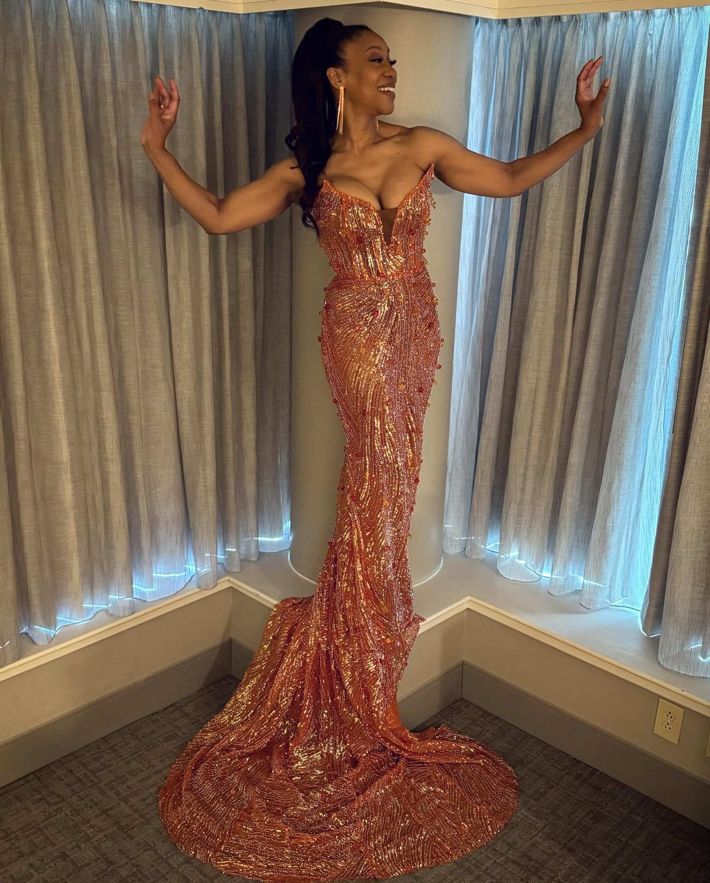 Copper Gold Mermaid Evening Dress Strapless Deep V Sweetheart Gold Crystal Radial Swirl Beaded Sequin 3D Floral Applique Cathedral Train Gown