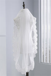 Cute Tulle Lace Scalloped Edge 1.5*1.45M Wedding Veils with Appliques Sequined
