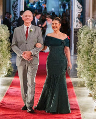 Dark Green Mermaid Mother of The Bride Dress Off-The-Shoulder Sleeveless Bridesmaid Dresses With Ruffles