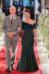 Dark Green Mermaid Mother of The Bride Dress Off-The-Shoulder Sleeveless Bridesmaid Dresses With Ruffles