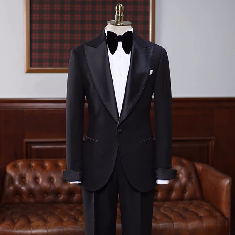 Elegant Black Peaked Lapel Velvet Prom Outfit