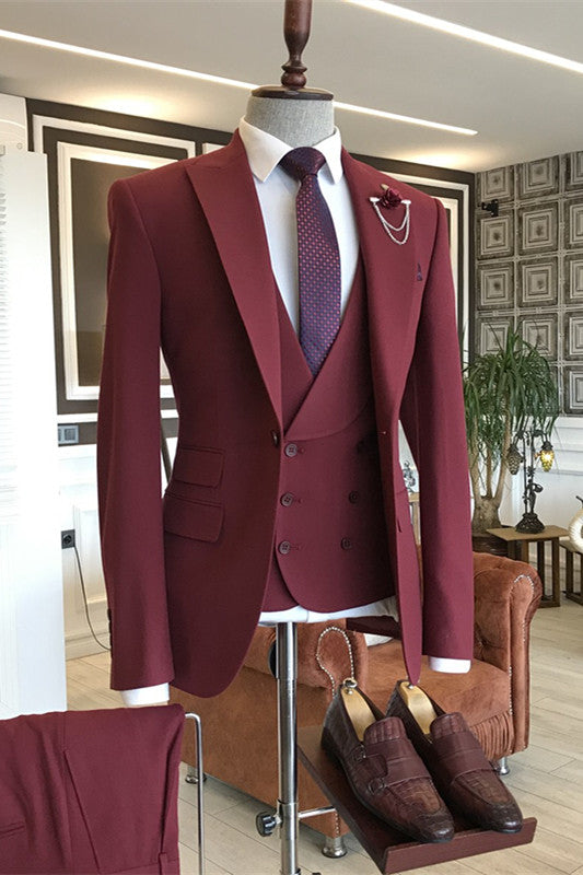 Elegant Burgundy Peaked Lapel Three-Piece Prom Suit